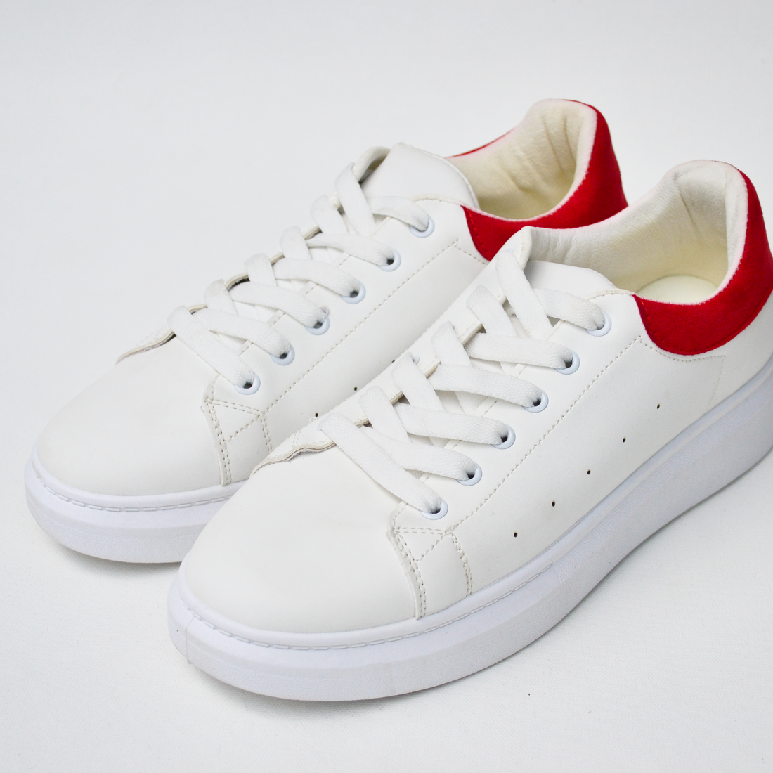 0223 Sneakers Blancos | Detalle en Rojo