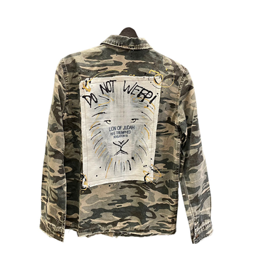 Chaqueta Camo Verde | Do Not Weep Revelation 5:5