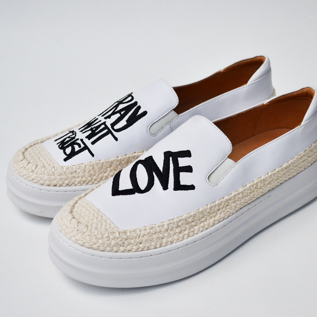 3x7 Slip-On Blanco | Pray Wait Trust - Love