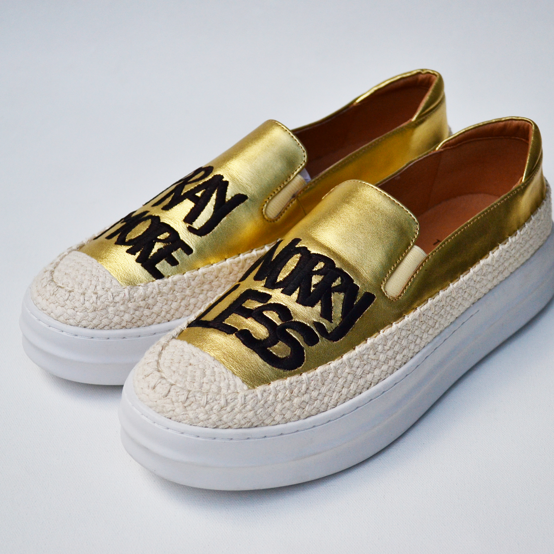 3x7 Slip-On Dorado | Pray More, Worry Less