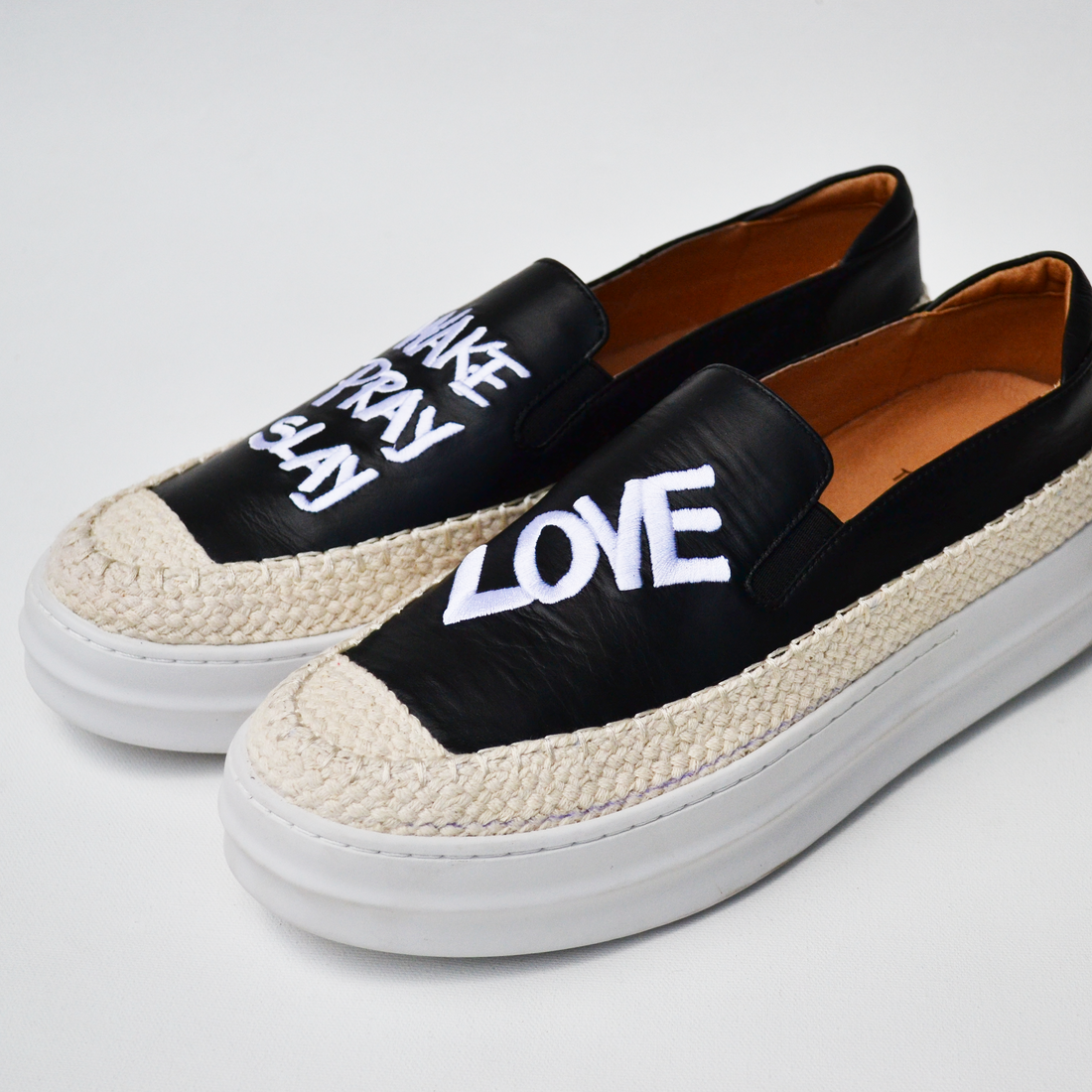3x7 Slip-On Negro | Wake Pray Slay - Love