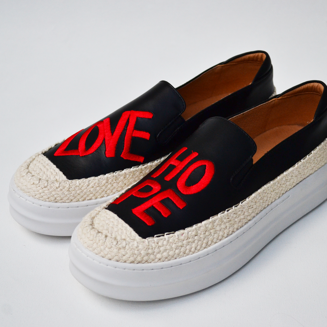 3x7 Slip-On Negro | Love & Hope
