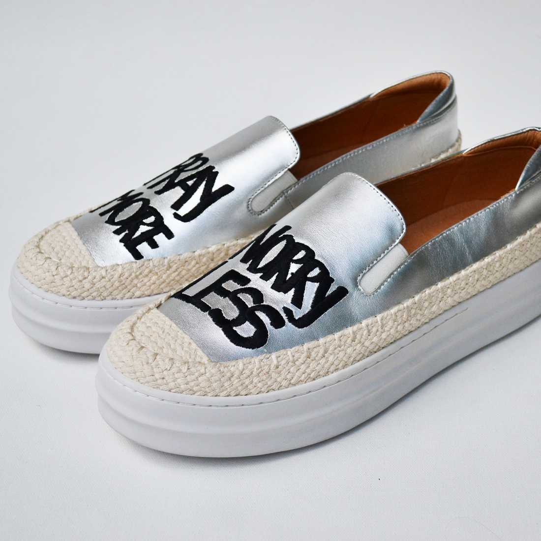 3x7 Slip-On Plateado | Pray More - Worry Less